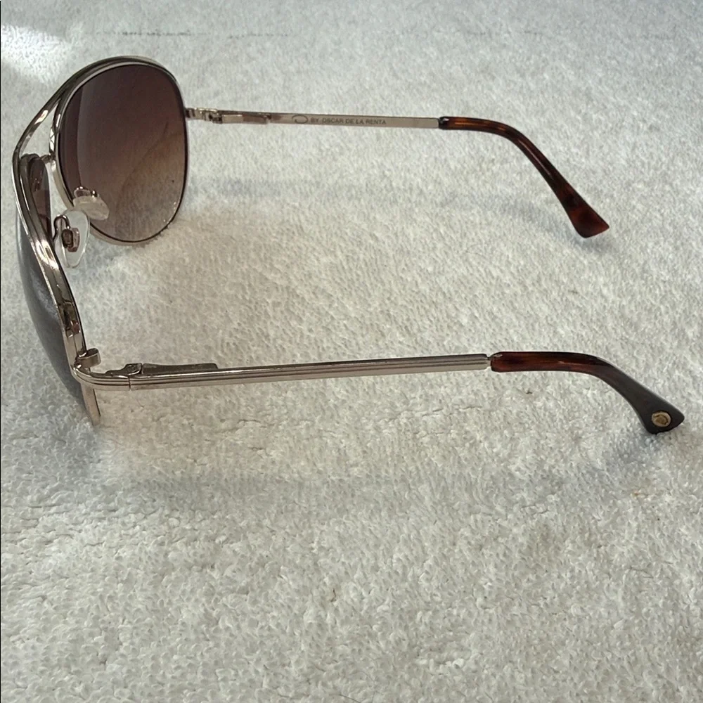 Oscar de la Renta Gold Silver Metal Fashion Aviator Sunglasses with Brown Lenses